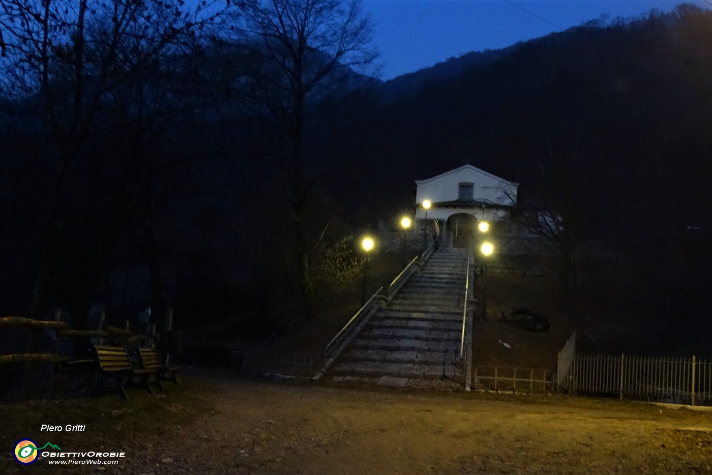 100 Rientrando alla Chiesina dei Morti chiudo l'anello del Monte Tesoro.JPG